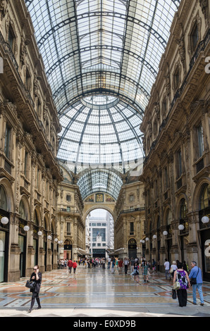 Galerie marchande intérieure de la Galleria Vittorio Emanuele II, Milan, Italie Banque D'Images