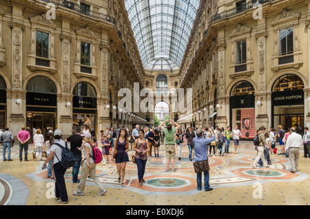 Galerie marchande intérieure de la Galleria Vittorio Emanuele II, Milan, Italie Banque D'Images