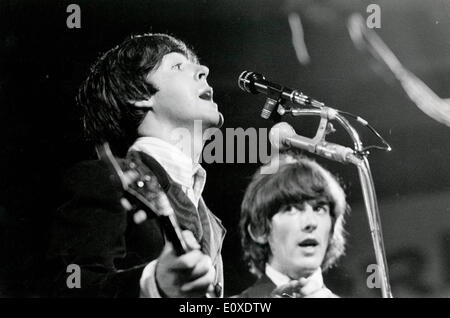 Les Beatles lors de leur premier concert de 'la Couronne de cirque Bau' Banque D'Images