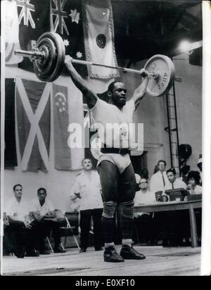 08 août, 1966 - L'Empire britannique et du Commonwealth de 2010 : né en Jamaïque Louis Martin, qui a remporté la médaille d'or d'haltérophilie pour l'Angleterre au milieu Heavyweight Division, de la huitième Empire britannique et du Commonwealth, à Kingston, Jamaïque. Banque D'Images