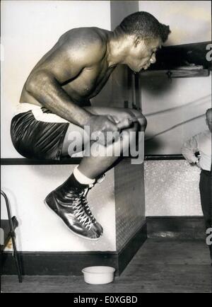 Septembre 09, 1966 - Les trains de Floyd Patterson pour cooper lutte. : Ex-World Heavyweight Champion, Floyd Patterson, était aujourd'hui à la formation Banque D'Images