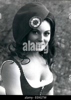 Le 12 décembre 1966 - une grande distribution d'acteurs est à l'Isola d'emba de travailler dans le film ''The Rover'' réalisé par Terence Young et d'après le roman de Joseph Conrand, produit par Alfredo Bini. Les étoiles sont Rosana SCHIAFFINO, Anthony Quinn, Richard Johnson et de Rita Hayworth. OPS  = Rosana SCHIAFFINO dans une scène du film. Banque D'Images