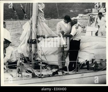 Le 12 décembre 1966 - 12-12-66 Francis Chichester vu heroÃ¢â€ Bienvenue à Sydney Ã¢â€" Les plaisanciers Francis Chichester dans Banque D'Images