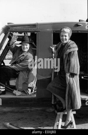 L'actrice Lana Turner et l'acteur Bob Hope de partir pour un spectacle Banque D'Images