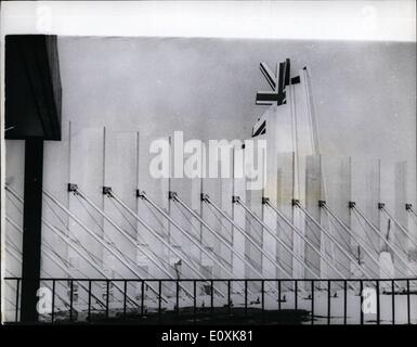 Mar. 03, 1967 - Vue sur le pavillon britannique à l'Expo 67. La photo montre une vue inhabituelle du pavillon britannique à l'Exposition universelle et internationale (Expo 67) qui ouvre le mois prochain à Montréal au Canada. Banque D'Images