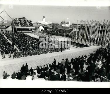 04 avril, 1967 - OUVERTURE OFFICIELLE DE L'EXPO 67. PHOTO KEYSTONE MONTRE : vue générale de la scène, hier, l'ouverture officielle de l'EXPO 67 à Montréal, Canada. Banque D'Images