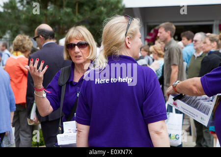 Chelsea,UK,20 mai 2014,ici pour aider le personnel de la RHS Chelsea Flower Show 201 Crédit : Keith Larby/Alamy Live News Banque D'Images