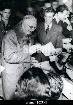 08 août, 1967 - Sur la photo est le Dr Hjalmar Schacht en 1946 après son acquittement au procès de Nuremberg. Février 1917 : les déserteurs armés, les travailleurs et les femmes à Petrograd Banque D'Images