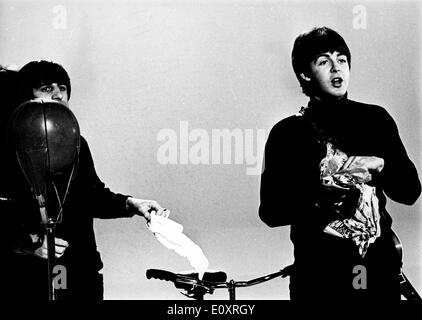 Les Beatles pendant la pause dans un enregistrement spécial de la BBC Banque D'Images