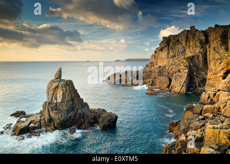 Land's End ; à vers Cape Cornwall, Cornwall, UK Banque D'Images