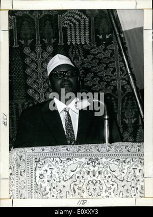 Avril 01, 1968 - Le Premier Ministre somalien, Mohamed Ibrahim Egal, et son wifewere accueillis comme des invités en Bavière par le ministre bavarois Alfons Goppel le 29 mars. L'invité a visité la construction d'une mosquée dans la communauté islamique ainsi.(photo) Banque D'Images