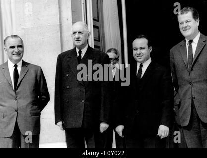 Le président Charles de Gaulle accueille le Premier Ministre Banque D'Images