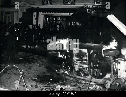 11 mai 1968 - Location pendant une émeute dans le Quartier Latin de Paris Banque D'Images