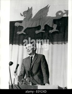 09 septembre, 1968 - Conférence annuelle du gallois Parti National. Montre Photo : M. Edward Millward, vice-président sortant de Plaid Cymru, le Parti nationaliste gallois, s'exprimant lors de la conférence annuelle du parti à Aberystwyth en fin de semaine. M. Millward est d'être un tuteur du prince Charles lorsqu'il étudie à l'University College of Wales, Aberystwyth, l'été prochain. H/Keystone Banque D'Images