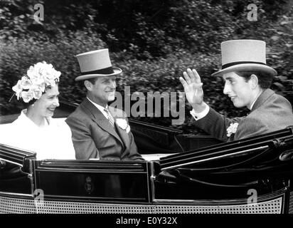 Elizabeth II, le Prince Philip et Charles en transport Banque D'Images
