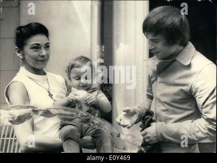 Juillet 12, 1968 Danseurs - Margot Fonteyn et Rudolf Noureev avec un jeune fan Banque D'Images