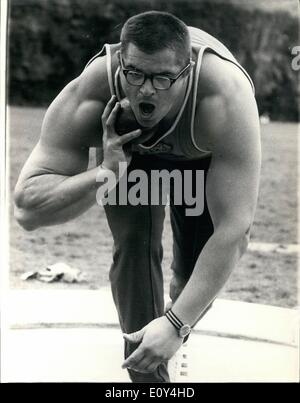 10 octobre 1968 - Coupe des scènes au Mexique Fédération. Eduard Gushchin montre la photo en haut de la Fédération de lancer du fait une grimace qu'il pratique. Banque D'Images