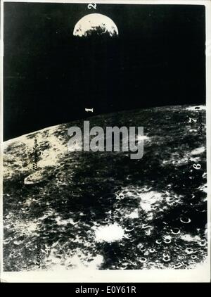 04 déc., 1968 - 3 300 km à partir de la lune, 388 000 km de la Terre. 1. Bord de surface de Lune 2. Terre 3. Sternberg 4. Lorenz 5. Rynin 7. Buffon Banque D'Images