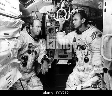 Les astronautes de la mission Apollo 12 Pete Conrad et Alan Bean Banque D'Images