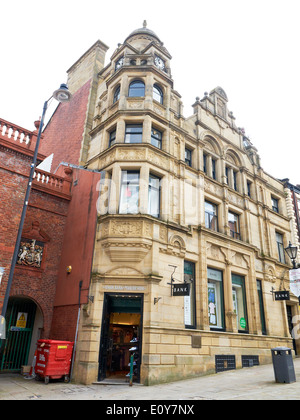 L'Union des banques Banque bâtiment maintenant Manchester Fashion Store dans Bridge Street Underbank à Stockport UK Banque D'Images