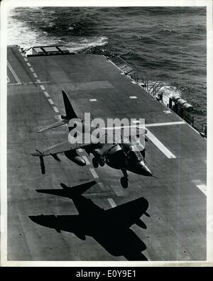 Jun 01, 1969 - Le Hawker Siddeley Harrier, connu familièrement comme le 'Harrier Jump Jet', capable de décollage court/vertical et Banque D'Images
