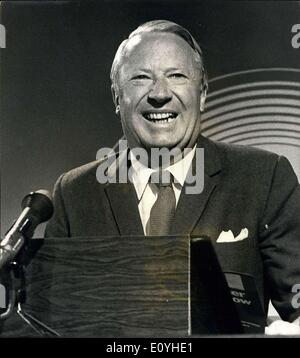 Juin 01, 1970 Conférence de presse - Heath détient. : M. Edward Heath, Chef du parti conservateur, considéré aujourd'hui, au cours de la parole Banque D'Images