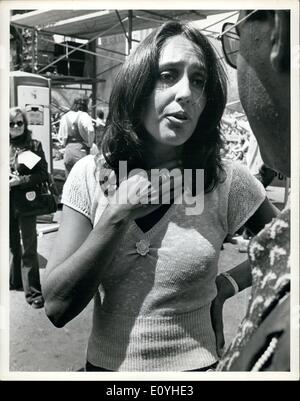 Jun 01, 1970 - Joan Baez est une chanteuse de folk Américain, auteur-compositeur, musicien, et un activiste important. (Date exacte et lieu inconnu) Banque D'Images