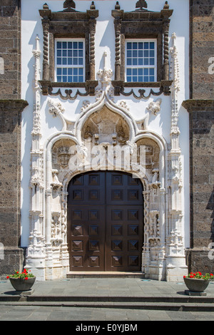 Porte avant pour l'église de Saint Sébastien à Ponta Delgada, Açores, Portugal Banque D'Images