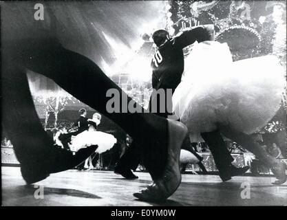 Septembre 09, 1970 - 1970 Photokina - à partir de la 3ème jusqu'au 11 octobre à Cologne - cette image d'un tournoi de danse pris par Heinz Gebbhardt de Munich, Allemagne de l'Ouest appartient à la ''choisi'' oeuvres photographiques de cette année, le ''Photokina'' - Youth-Photo-Contest nommé ''aying il en photographiant'' les meilleures photos seront présentés à la Photokina'' ''à Cologne durant la 3e et 11e d'octobre. ''La Photokina'' va célébrer son 20-year-old Jubiles et 705 exposants de 24 pays ont déjà été annoncées. Banque D'Images