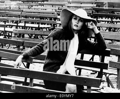 L'actrice Faye Dunaway films un film Banque D'Images