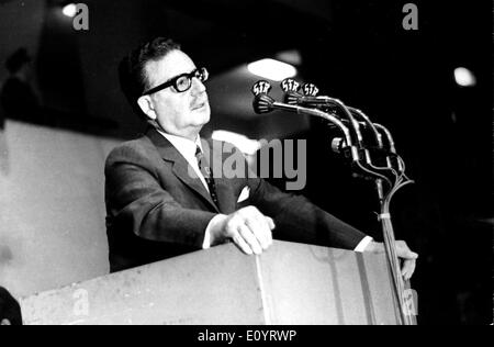 Président du Chili Salvador Allende discours donnant Banque D'Images