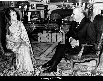 Le premier ministre Indira Gandhi avec Georges Pompidou Banque D'Images