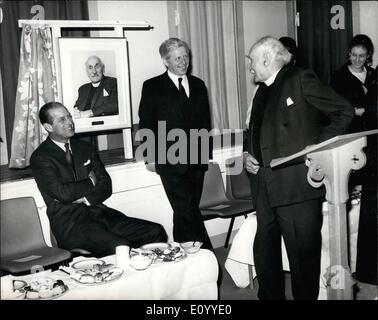 11 novembre 1971 - Le duc d'Édimbourg consacre Clapham House : Le duc d'Édimbourg dédié cet après-midi, un Accueil Maison de Clapham Banque D'Images