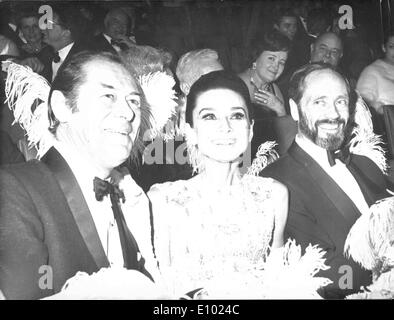 L'actrice Audrey Hepburn à 'My Fair Lady' premiere Banque D'Images