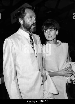 Acteurs Mel Ferrer et Audrey Hepburn vacances à Rome Banque D'Images