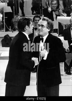 Comédien Jerry Lewis en spectacle avec Michel Legrand Banque D'Images