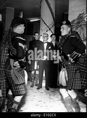 ROBERT BOSTWICK CARNEY l'amiral dans la Marine américaine, commandant en chef des forces de l'OTAN l'Europe du Sud, et chef des opérations navales. Banque D'Images