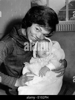 Singer d'Eartha Kitt est réunie avec sa fille Banque D'Images