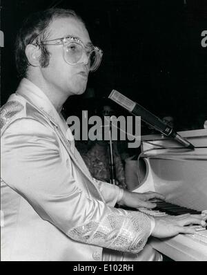 Elton John Singer se produit en concert Banque D'Images