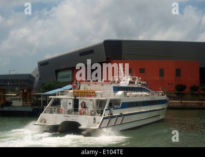 La partie continentale de Chine et Macao ferries à quai à l'Aéroport International de Hong Kong, l'île de Chek Lap Kok, Hong Kong, Chine, Asie du Sud Est Banque D'Images