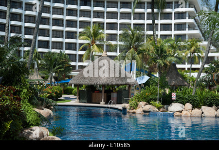 Piscine à Golden Sands Resort, hôtel Shangrila, Batu Feringgi Beach, l'île de Penang, Malaisie, Asie du Sud Est Banque D'Images