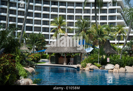 Piscine à Golden Sands Resort, hôtel Shangrila, Batu Feringgi Beach, l'île de Penang, Malaisie, Asie du Sud Est Banque D'Images