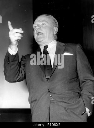 Francis James Cagney, Jr., (17 juillet 1899 - 30 mars, 1986) était un acteur de cinéma américain plus connu pour jouer dans les films de gangsters du crime et qui a remporté l'Oscar du meilleur acteur en 1942 pour son rôle dans Yankee Doodle Dandy. Banque D'Images