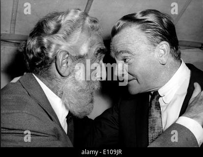 Francis James Cagney, Jr., (17 juillet 1899 - 30 mars, 1986) était un acteur de cinéma américain plus connu pour jouer dans les films de gangsters du crime et qui a remporté l'Oscar du meilleur acteur en 1942 pour son rôle dans Yankee Doodle Dandy. Banque D'Images