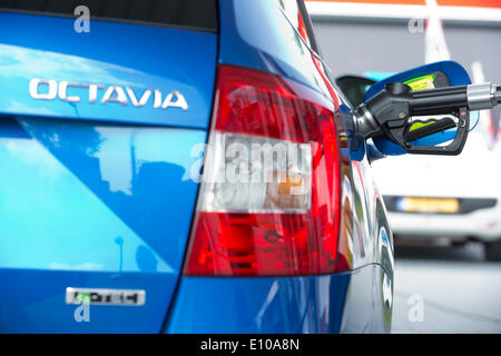 Nouvelle Skoda Octavia G-TEC avec le CNG, première Skoda Octavia avec entraînement de gaz naturel en standard, a été présenté à la presse internationale à Amsterdam, Pays-Bas, le 19 mai 2014. SKODA Octavia G-TEC a moteur turbo TSI 1.4 bivalent d'une capacité de 8 Banque D'Images