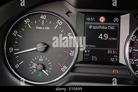 Nouvelle Skoda Octavia G-TEC avec le CNG, première Skoda Octavia avec entraînement de gaz naturel en standard, a été présenté à la presse internationale à Amsterdam, Pays-Bas, le 19 mai 2014. SKODA Octavia G-TEC a moteur turbo TSI 1.4 bivalent d'une capacité de 8 Banque D'Images