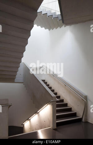 East Ham Library et centre de service clientèle, Londres, Royaume-Uni. Architecte : Rick Mather architectes, 2014. Vue de l'intérieur Banque D'Images