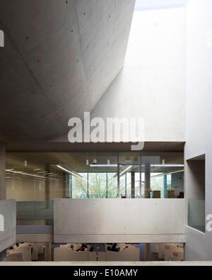 East Ham Library et centre de service clientèle, Londres, Royaume-Uni. Architecte : Rick Mather architectes, 2014. Vue de l'intérieur Banque D'Images