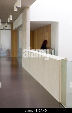 East Ham Library et centre de service clientèle, Londres, Royaume-Uni. Architecte : Rick Mather architectes, 2014. Vue de l'intérieur Banque D'Images