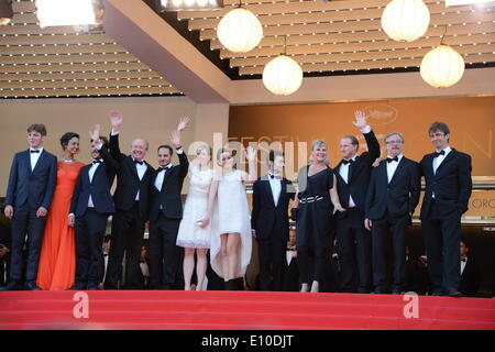 Cannes, France. 20 mai, 2014. CANNES, FRANCE - 20 MAI : Jean-Pierre Dardenne, acteurs Marion Cotillard, Fabrizio Rongione et directeur Luc Dardenne assister à des "deux jours, une nuit" première mondiale lors de la 67 e Assemblée annuelle du Festival du Film de Cannes le 20 mai 2014 à Cannes, France. Credit : Frederick Injimbert ZUMAPRESS.com/Alamy/Live News Banque D'Images